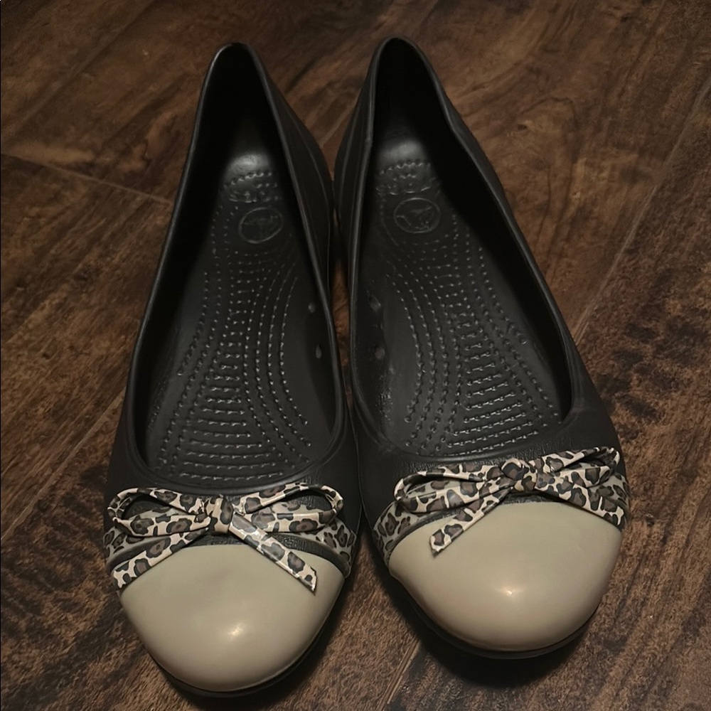 Women's Stylish flat Crocs with Bow Accent